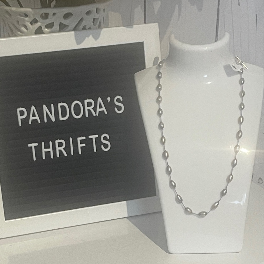 Elegant Silver Necklace with basic gray freshwater pearls. NWT